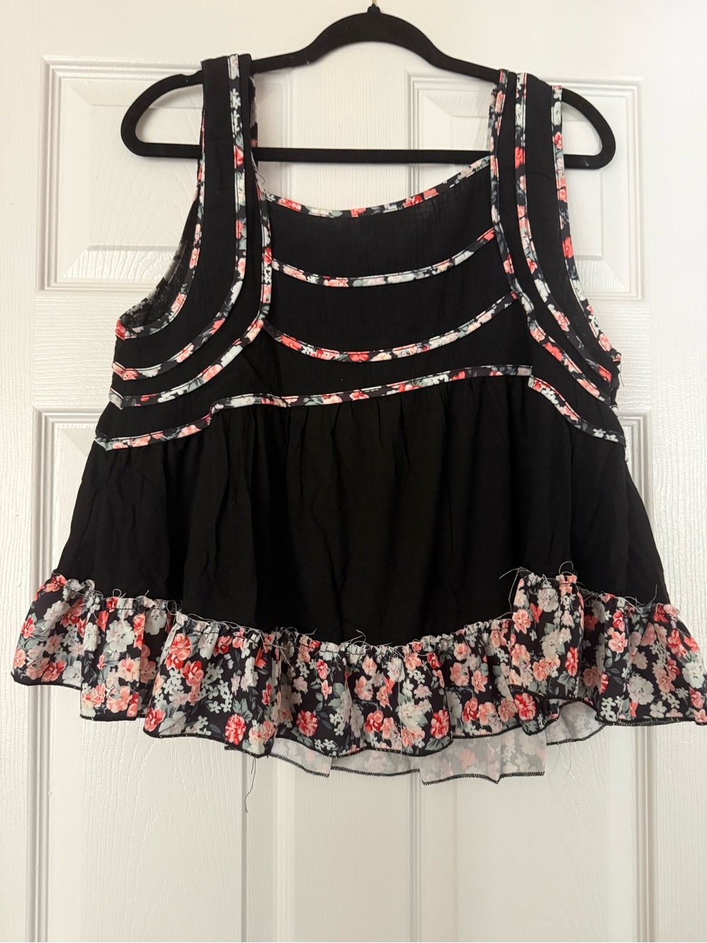 POL Black Floral-Trim Sleeveless Peplum Tank